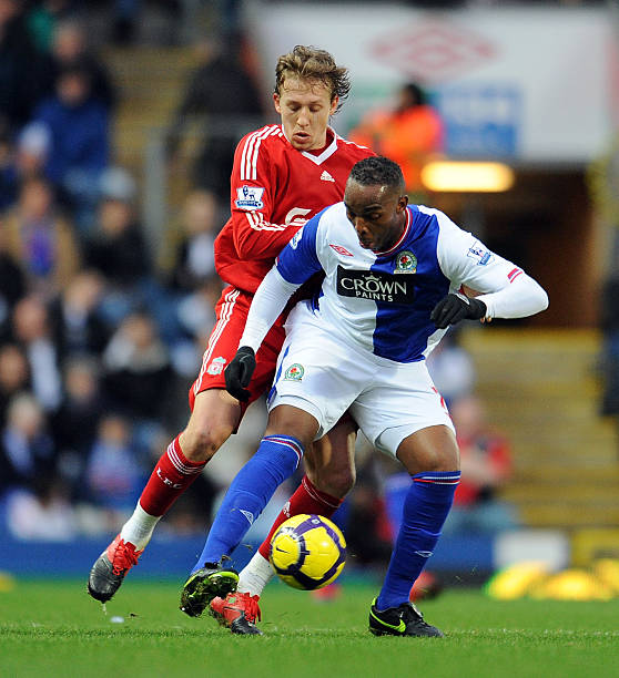 不仅依赖于 不仅依赖于